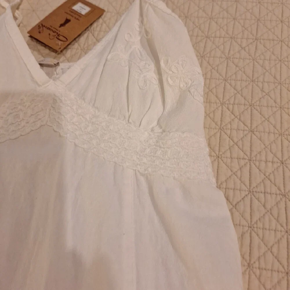 Giocam White Embroidered V-Neck embrodery Dress